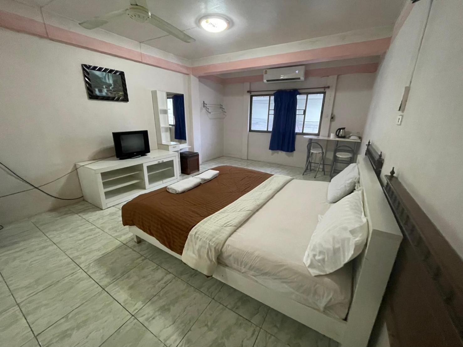 Oyo 75494 President Apartment Pattaja Kültér fotó