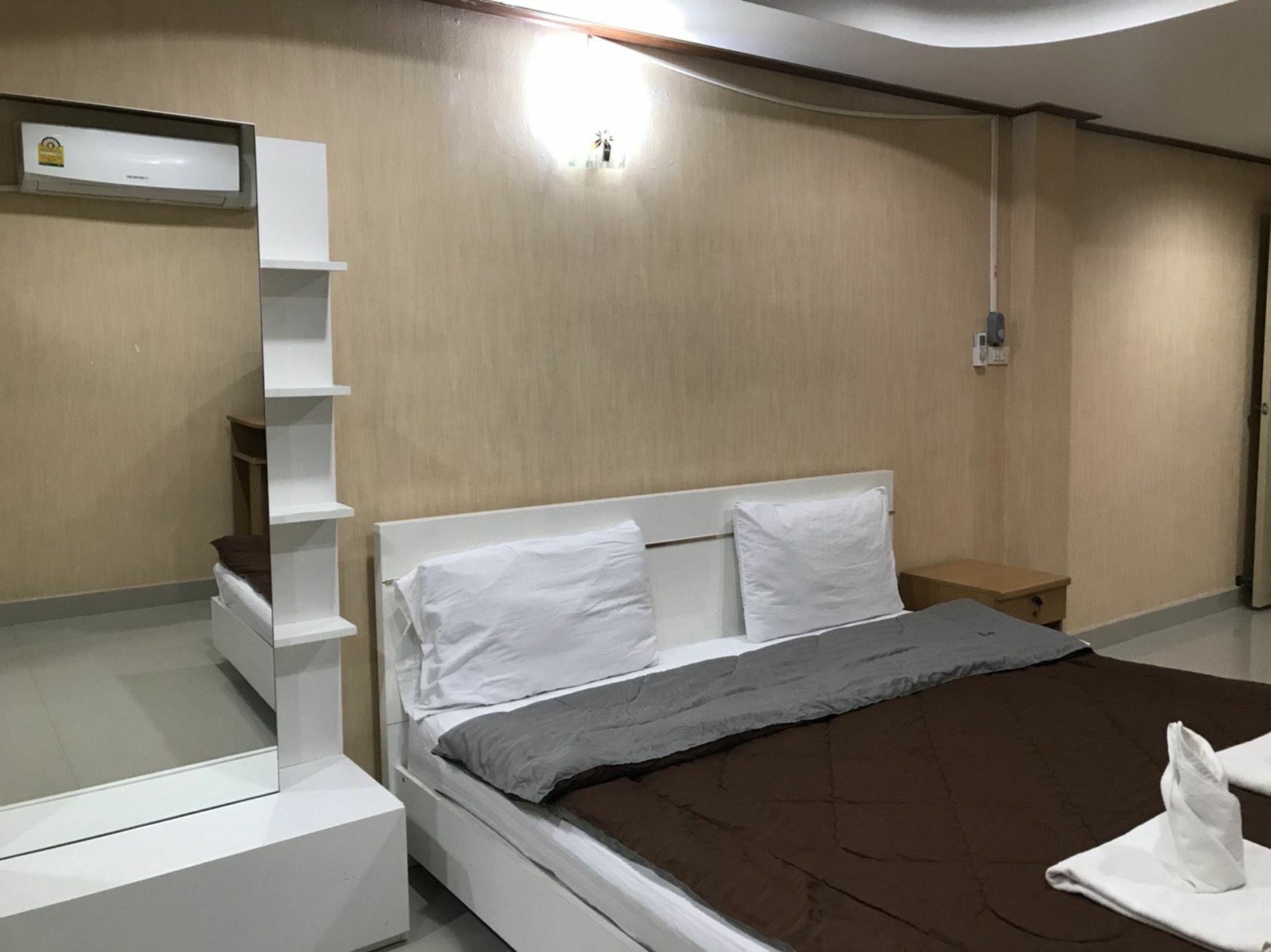 Oyo 75494 President Apartment Pattaja Kültér fotó